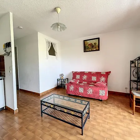 4107-appartement T2 à 300m De La *
